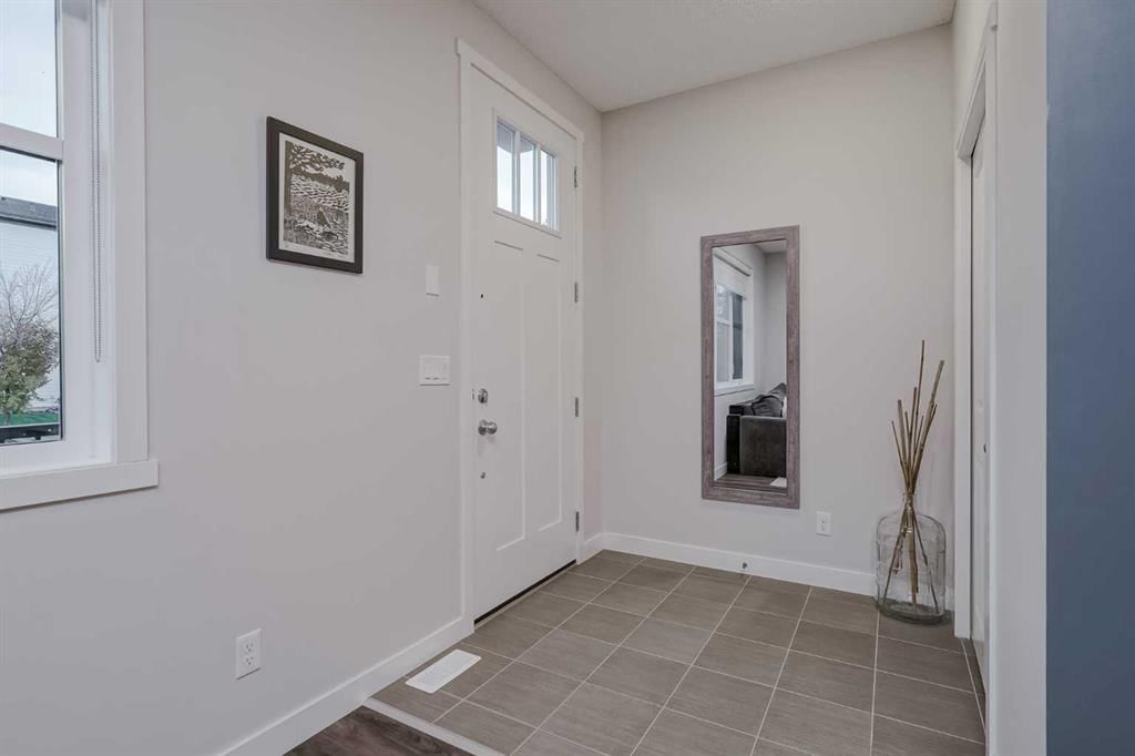 859 Walgrove Boulevard SE, Calgary — photo 5 of 39