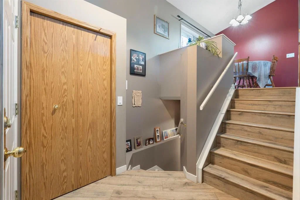 204 Hidden Spring Green NW, Calgary — photo 3 of 48