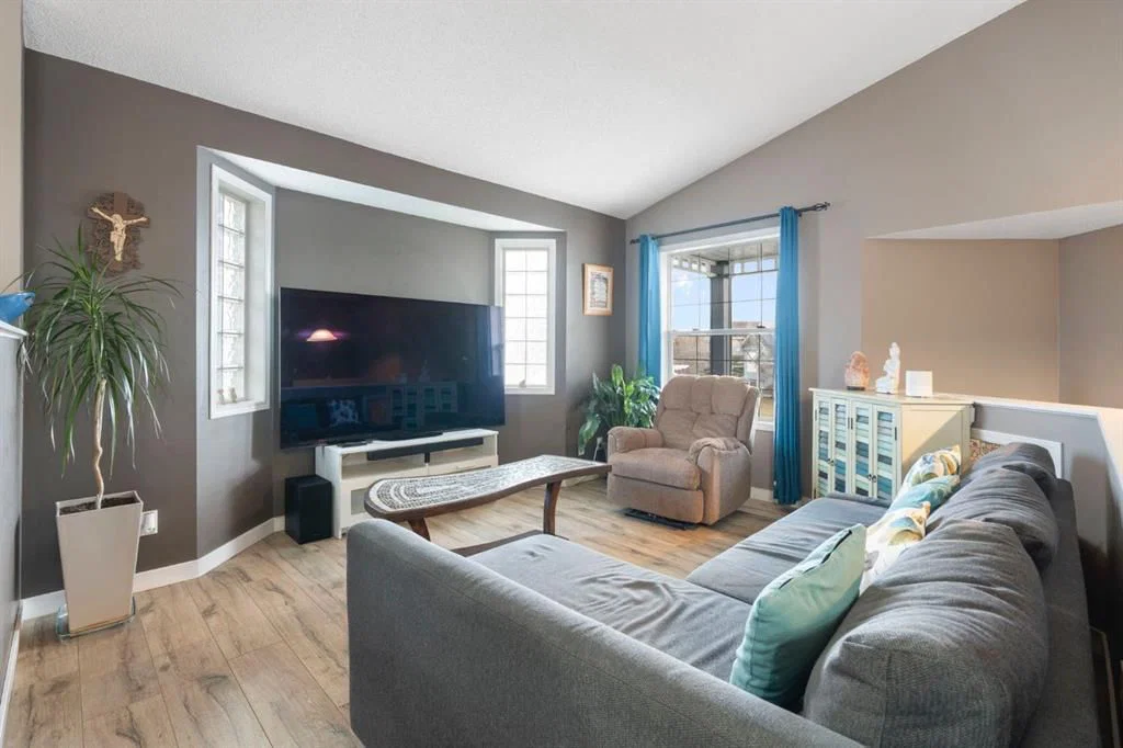 204 Hidden Spring Green NW, Calgary — photo 4 of 48