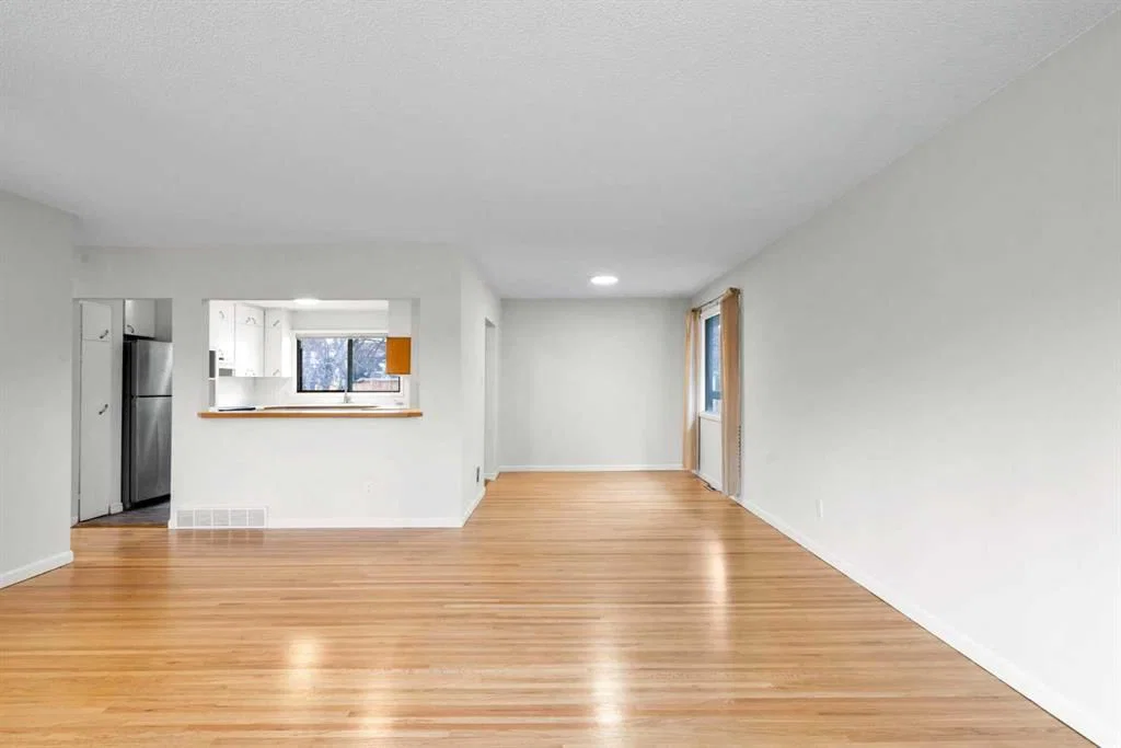 10631 Elbow Drive SW, Calgary — photo 4 of 38