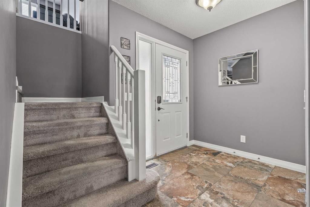 715 Copperpond Circle SE, Calgary — photo 3 of 40
