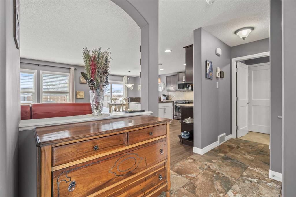 715 Copperpond Circle SE, Calgary — photo 4 of 40