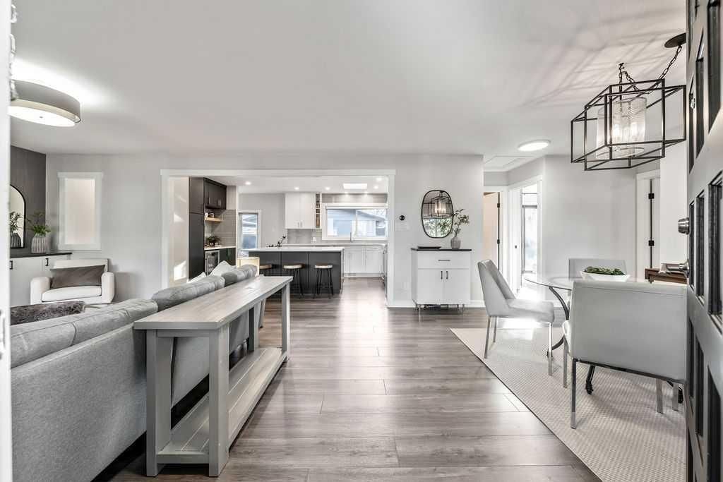 121 Hanover Road SW, Calgary — photo 3 of 48