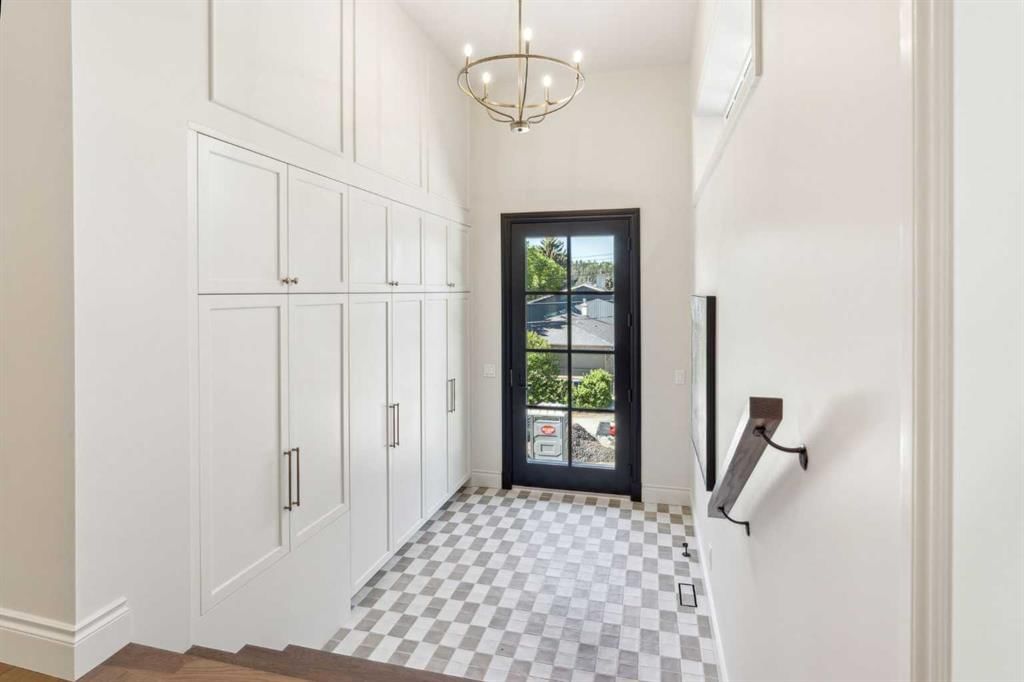 3708 8 Avenue NW, Calgary — photo 4 of 50