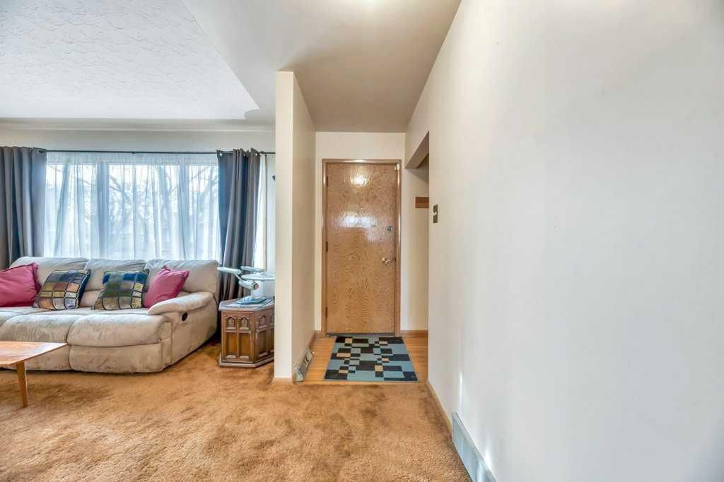 30 Butler Crescent NW, Calgary — photo 3 of 29