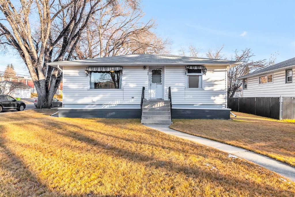 722 24A Street NW, Calgary — photo 2 of 39