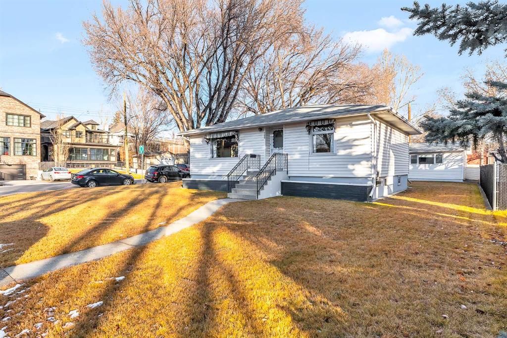722 24A Street NW, Calgary — photo 3 of 39
