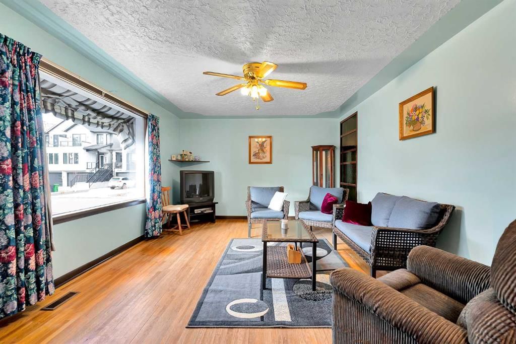 722 24A Street NW, Calgary — photo 5 of 39