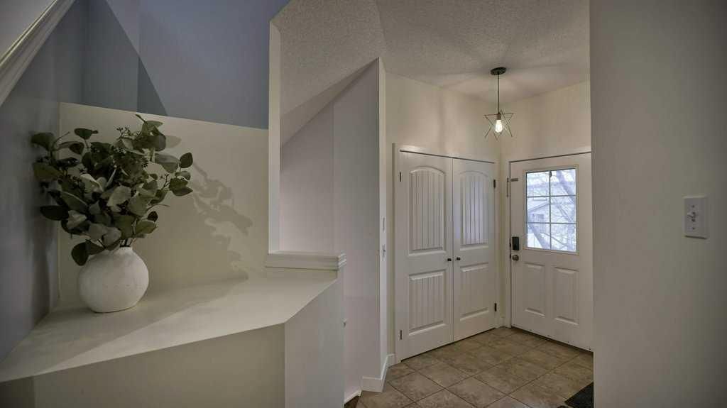 215 Pantego Close NW, Calgary — photo 2 of 49
