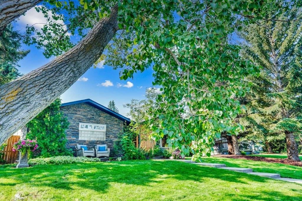 3 Mapleglade Close SE, Calgary — photo 4 of 49
