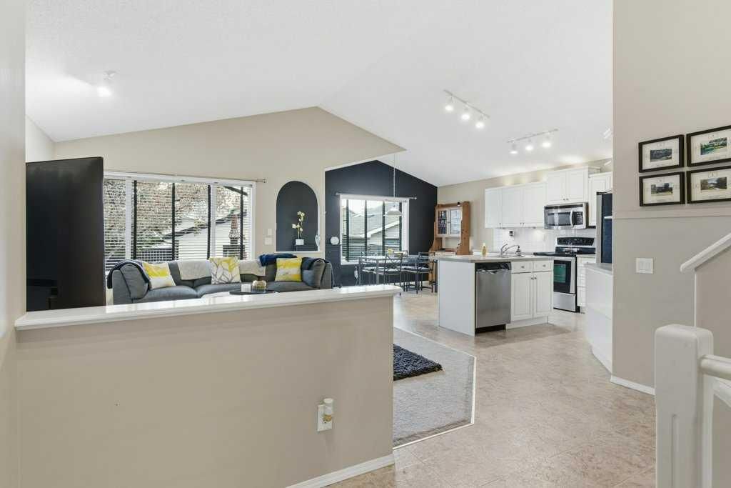 299 Prestwick Landing SE, Calgary — photo 5 of 40