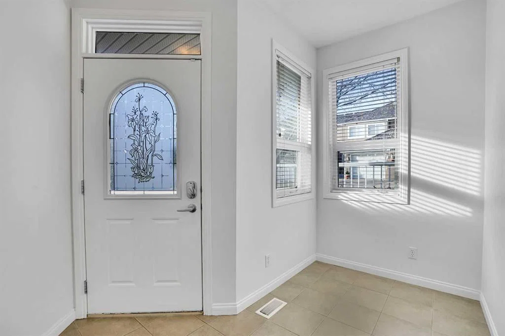 103 Royal Manor NW, Calgary — photo 3 of 41