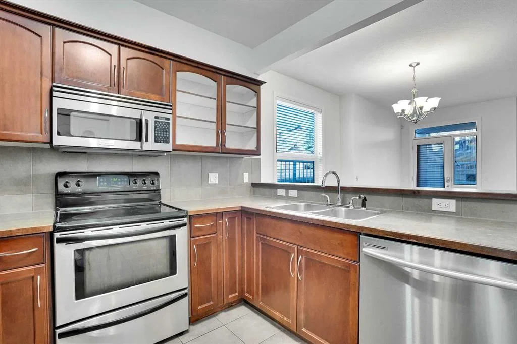 103 Royal Manor NW, Calgary — photo 4 of 41