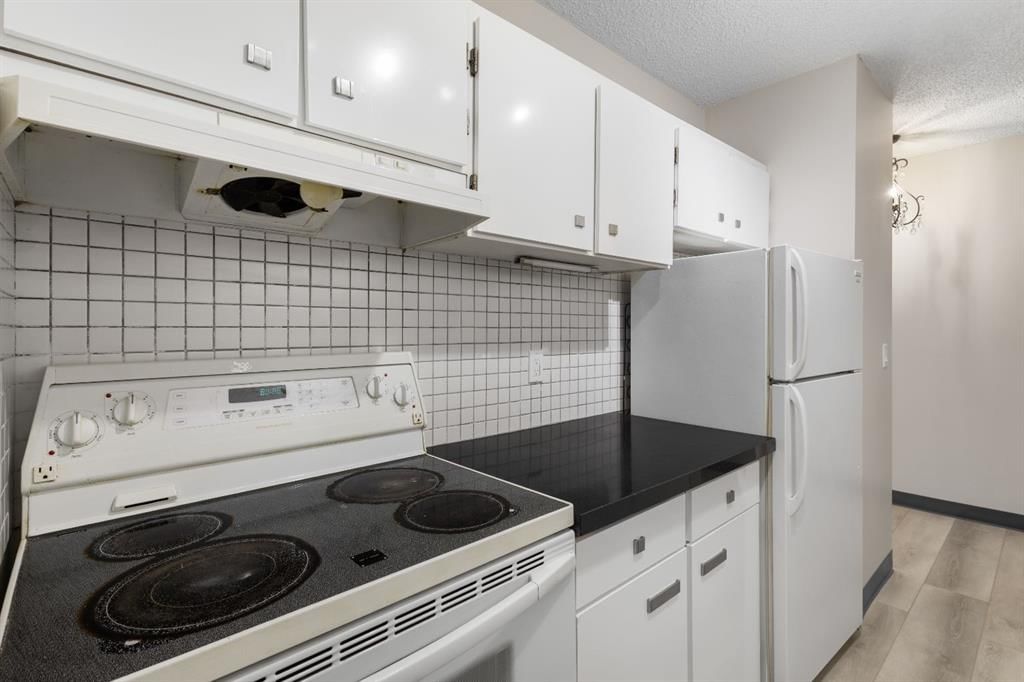 704, 4944 Dalton Drive NW, Calgary — photo 4 of 24