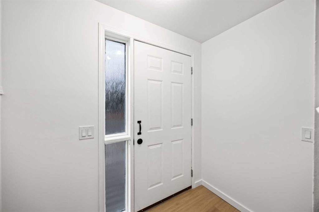 212 Falmere Way NE, Calgary — photo 5 of 50