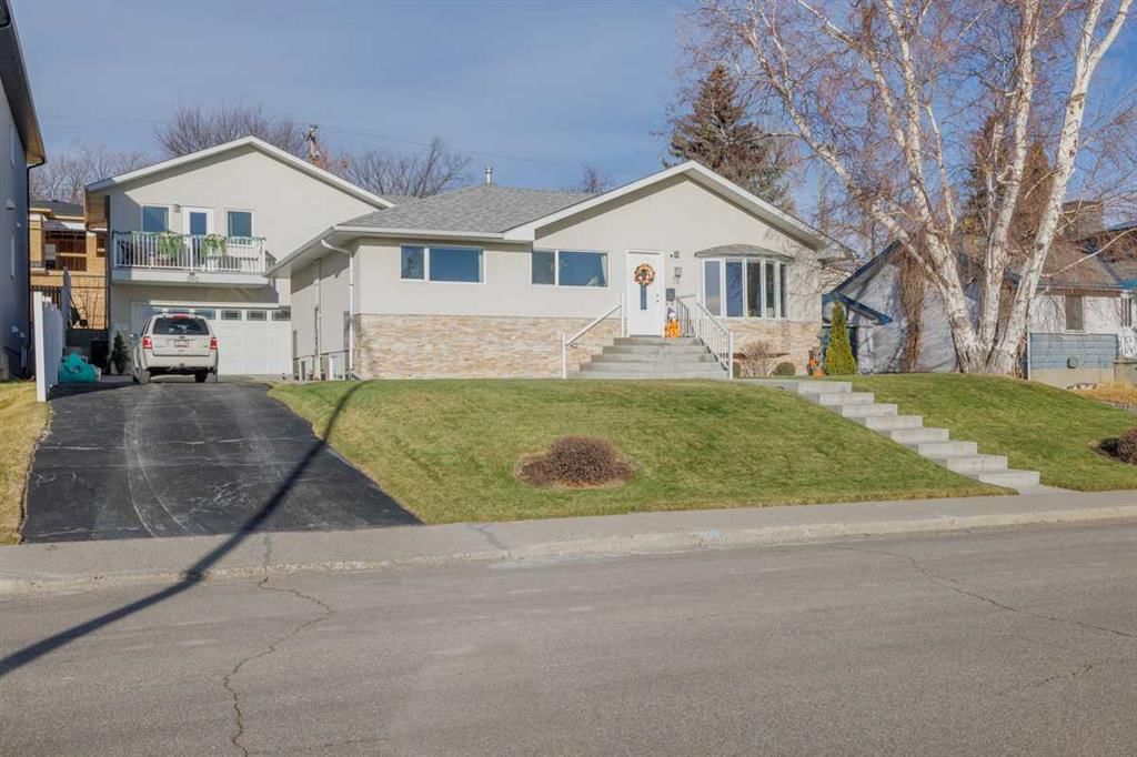 25 Highwood Place NW, Calgary — main listing photo