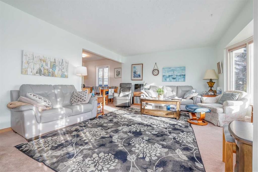 25 Highwood Place NW, Calgary — photo 2 of 40