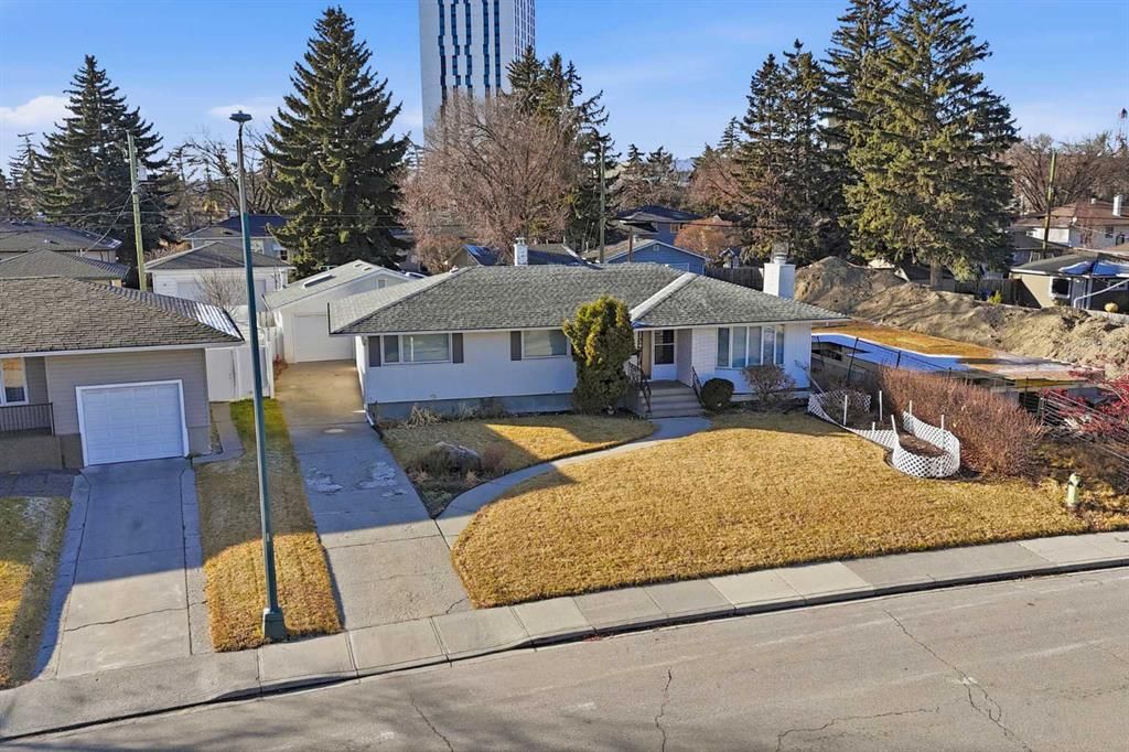 2219 Halifax Crescent NW, Calgary — main listing photo