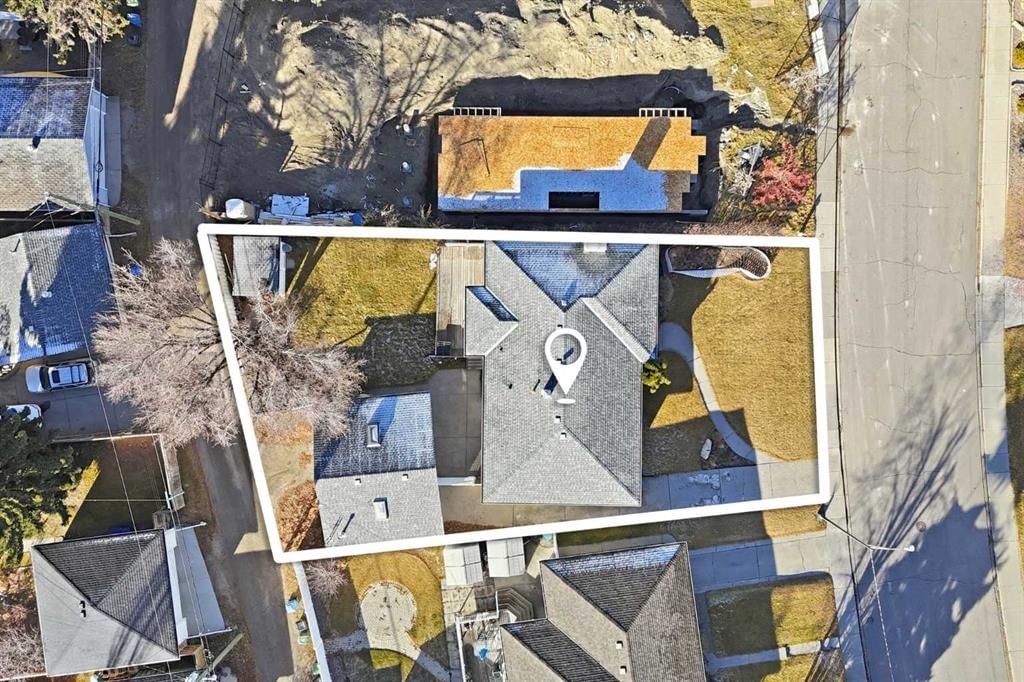 2219 Halifax Crescent NW, Calgary — photo 3 of 42