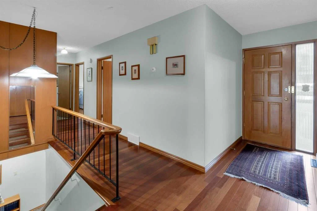 1801 Cayuga Drive NW, Calgary — photo 5 of 45