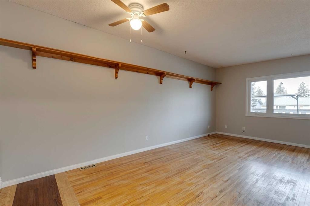 7329 35 Avenue NW, Calgary — photo 4 of 38