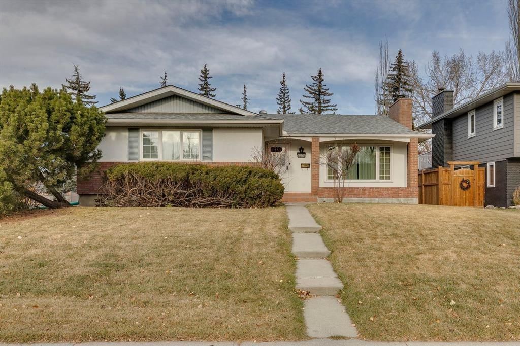 916 Mapledale Place SE, Calgary — main listing photo