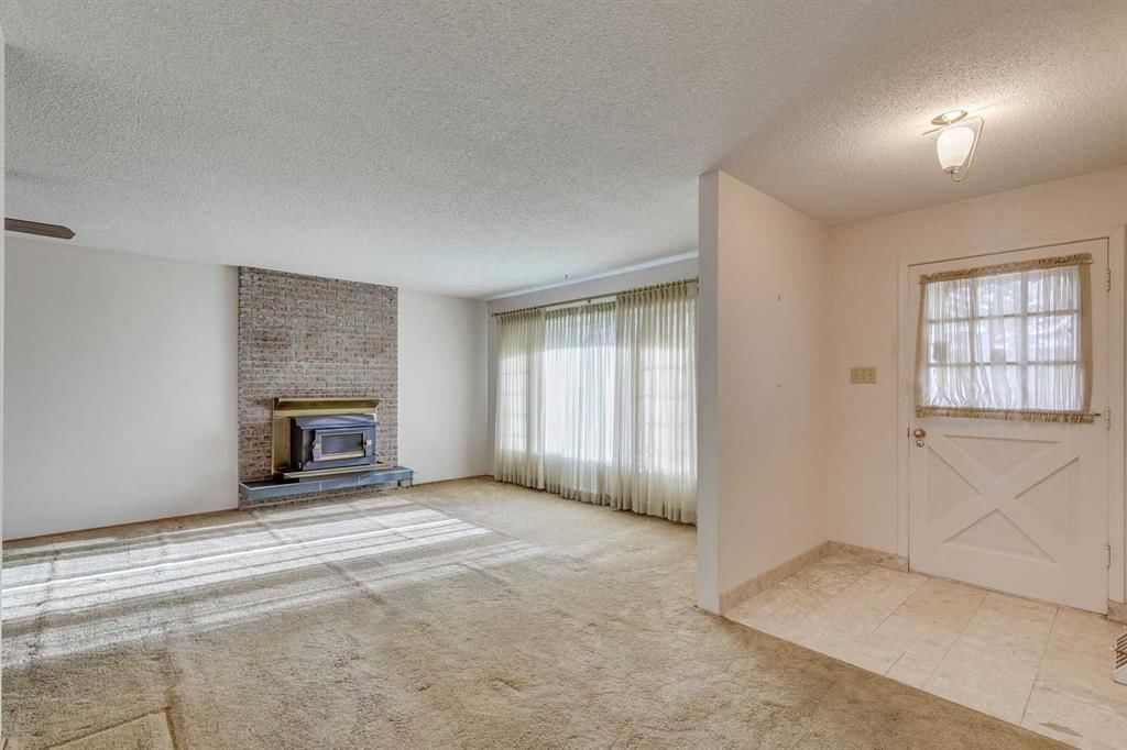 916 Mapledale Place SE, Calgary — photo 3 of 50