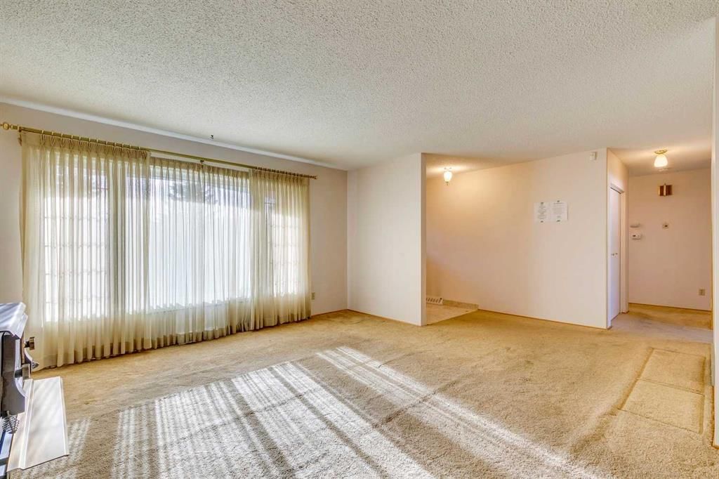 916 Mapledale Place SE, Calgary — photo 4 of 50