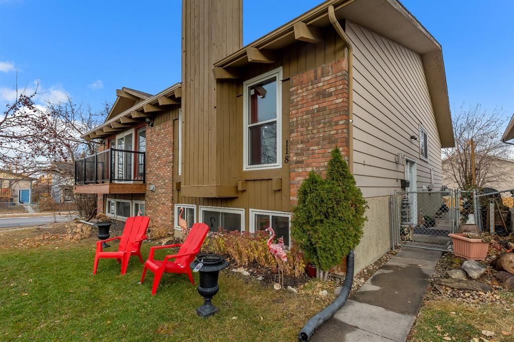 118 Bermuda Road NW, Calgary — photo 4 of 50