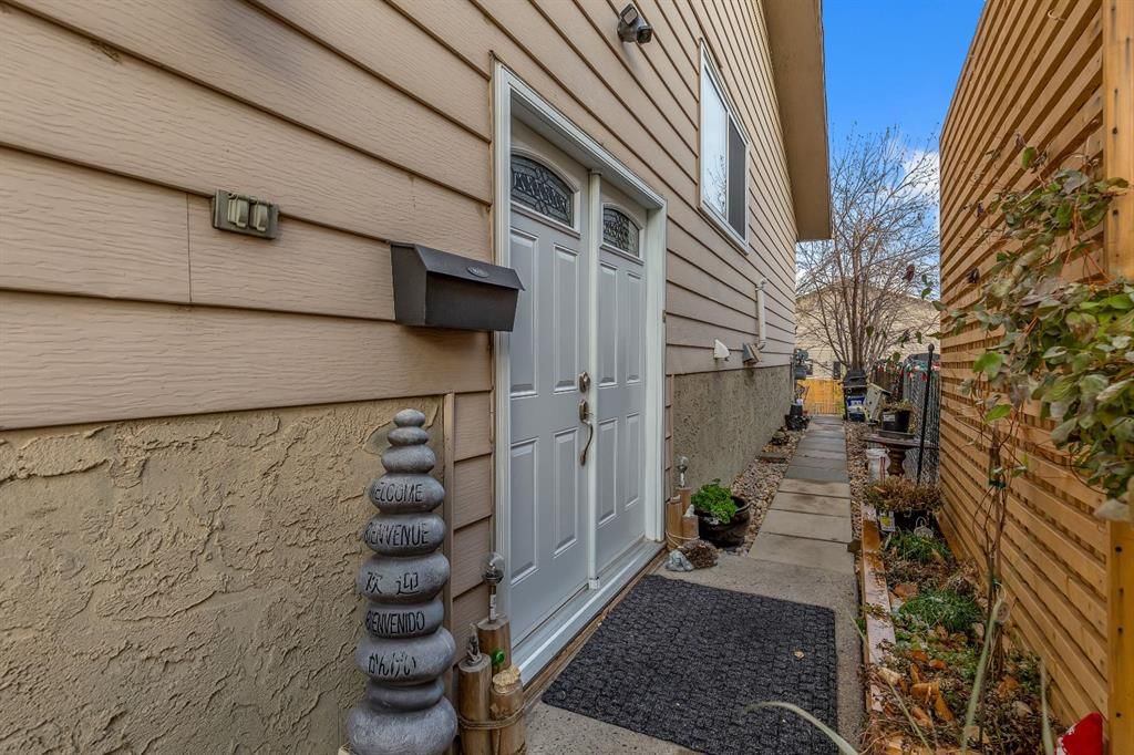 118 Bermuda Road NW, Calgary — photo 5 of 50