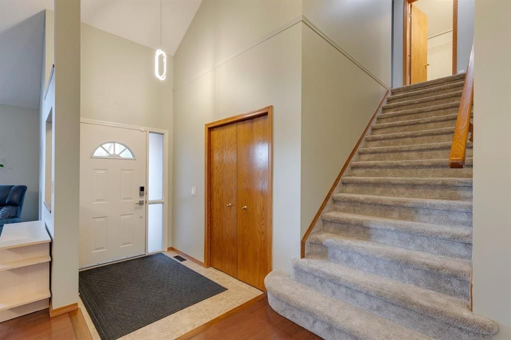 87 Edgebrook Way NW, Calgary — photo 5 of 44