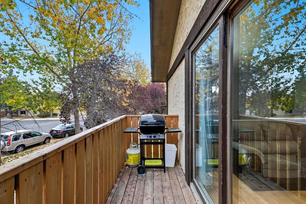 1137 Berkley Drive NW, Calgary — photo 5 of 27