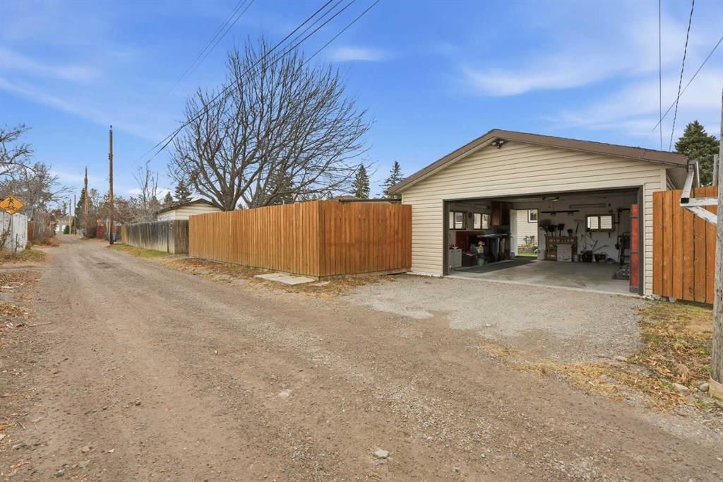 4501 Fordham Crescent SE, Calgary — photo 3 of 47