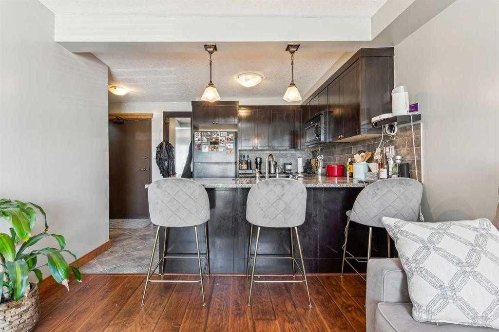 303, 315 50 Avenue SW, Calgary — photo 3 of 9