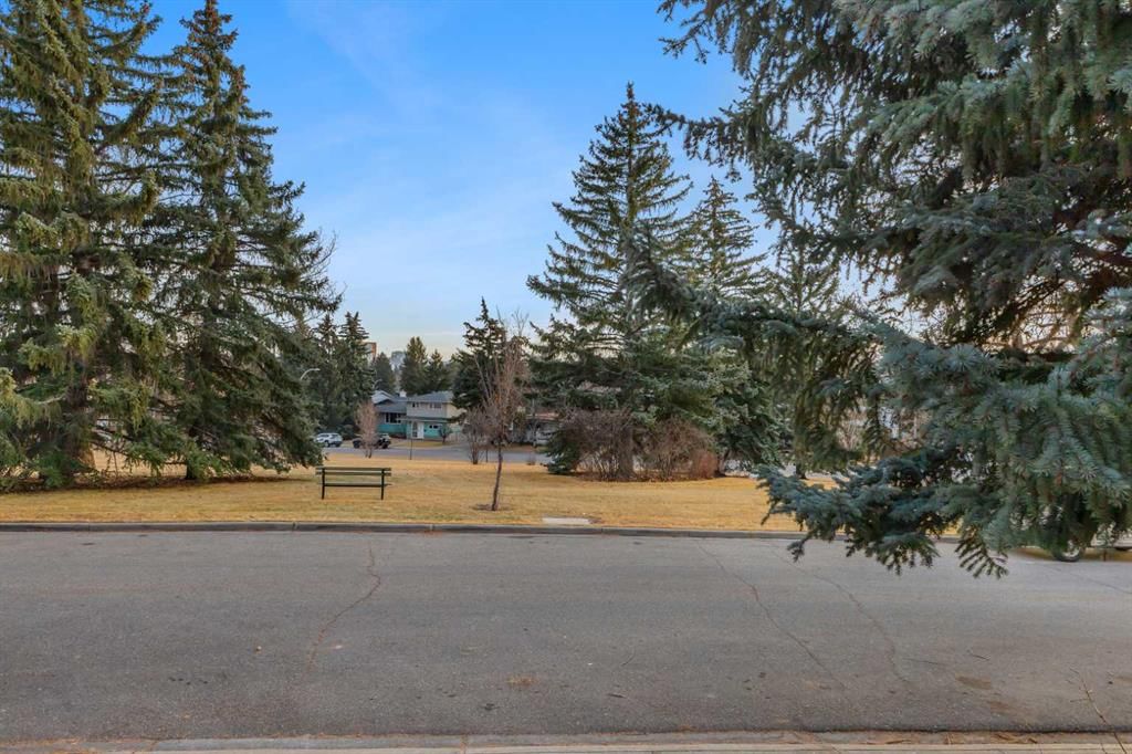 5111 Barron Crescent NW, Calgary — photo 4 of 26