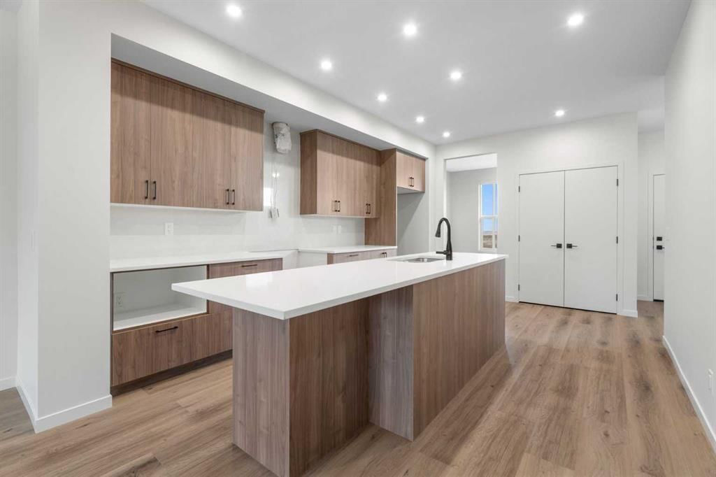49 Annette Landing NW, Calgary — photo 3 of 48