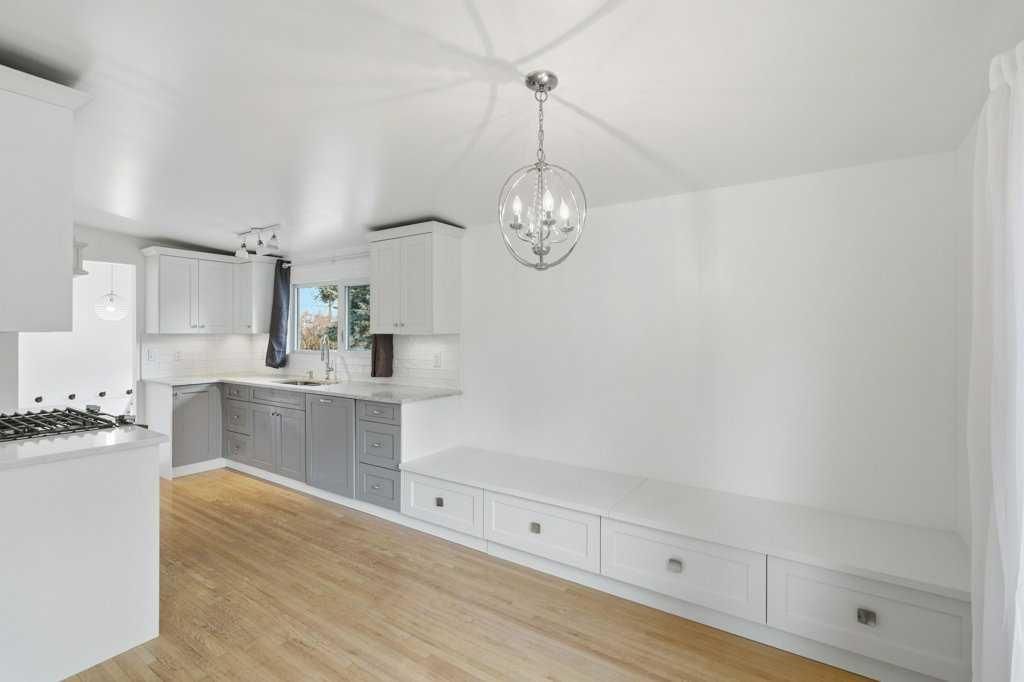 3124 Leduc Crescent SW, Calgary — photo 5 of 43