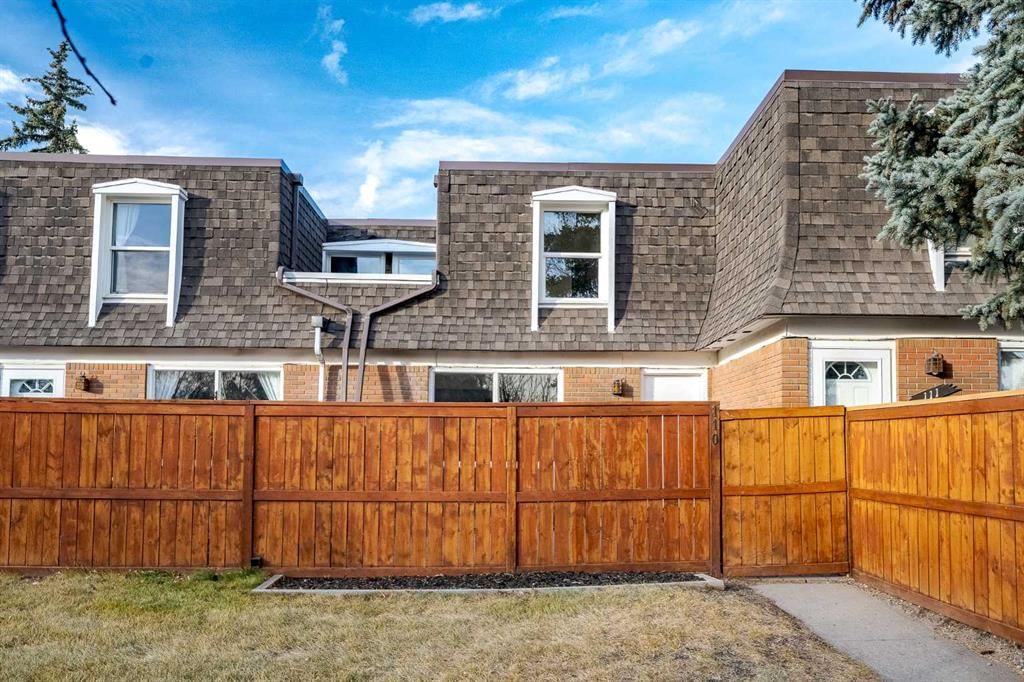 110, 330 Canterbury Drive SW, Calgary — photo 2 of 25