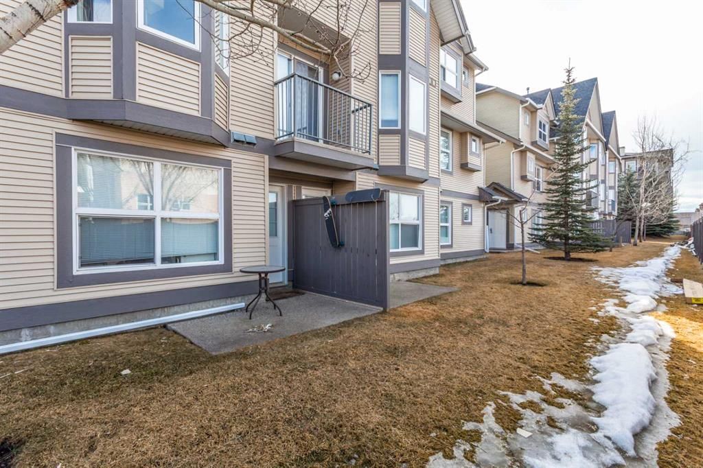 143 Cedarwood Lane SW, Calgary — photo 2 of 18