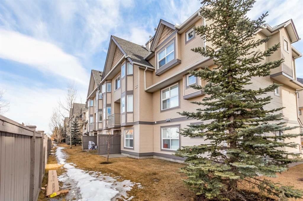 143 Cedarwood Lane SW, Calgary — photo 3 of 18