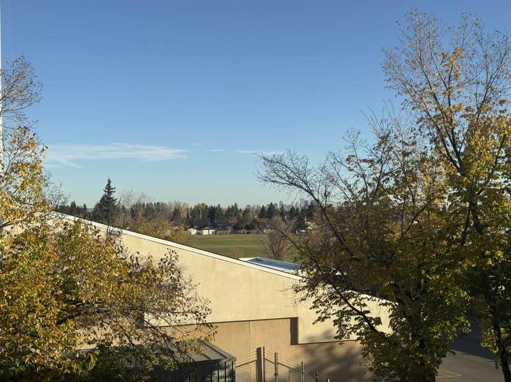 143 Cedarwood Lane SW, Calgary — photo 4 of 18