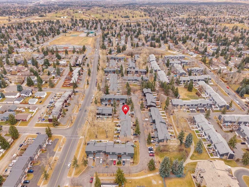 25 Brae Glen Court SW, Calgary — photo 3 of 38