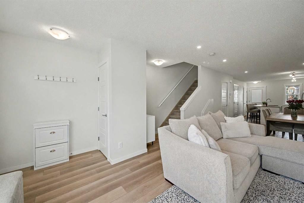 352 Cranbrook Square SE, Calgary — photo 2 of 36