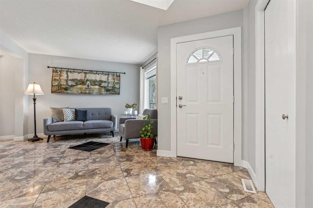 206 Bridlecreek Green SW, Calgary — photo 3 of 50