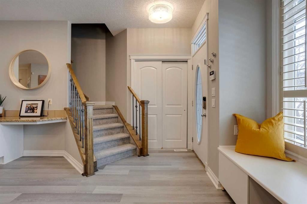 1, 219 17 Avenue NE, Calgary — photo 3 of 46