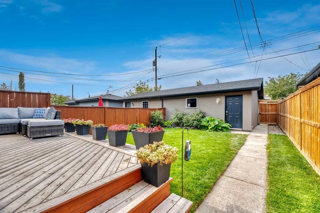 2605 30 Street SW, Calgary — photo 4 of 45
