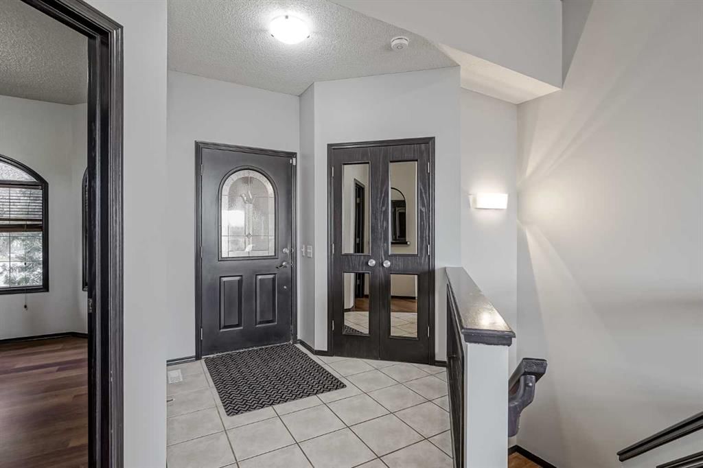 60 Mckenzie Lake Crescent SE, Calgary — photo 3 of 50