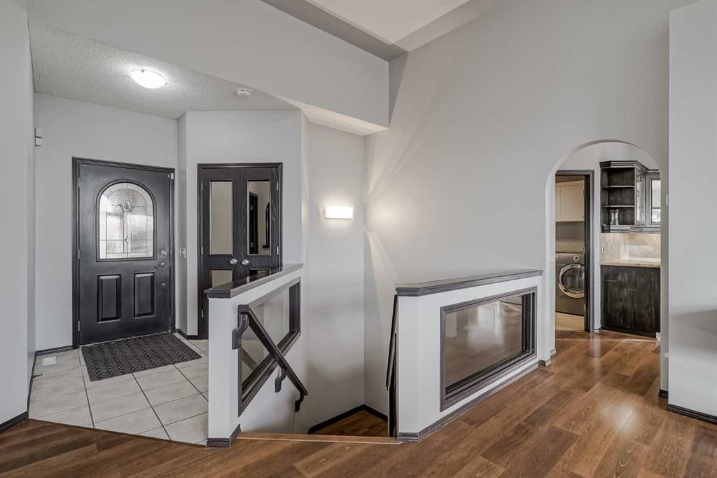 60 Mckenzie Lake Crescent SE, Calgary — photo 4 of 50