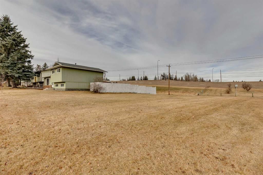 4 Lake Huron Place SE, Calgary — photo 2 of 45