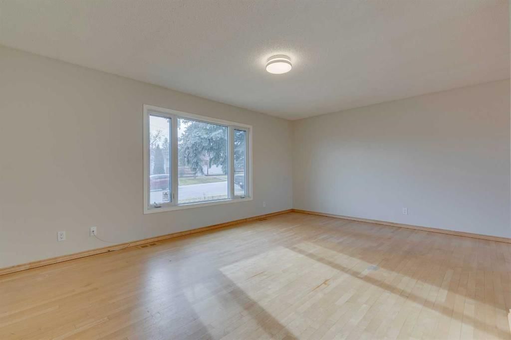 4 Lake Huron Place SE, Calgary — photo 4 of 45